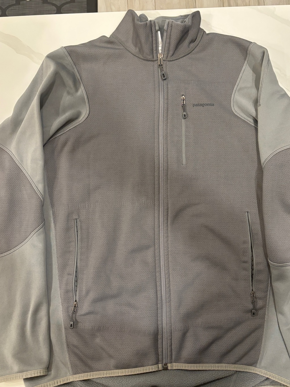 Patagonia Mens Piton Hybrid Jacket
-Light Gray- Size Large